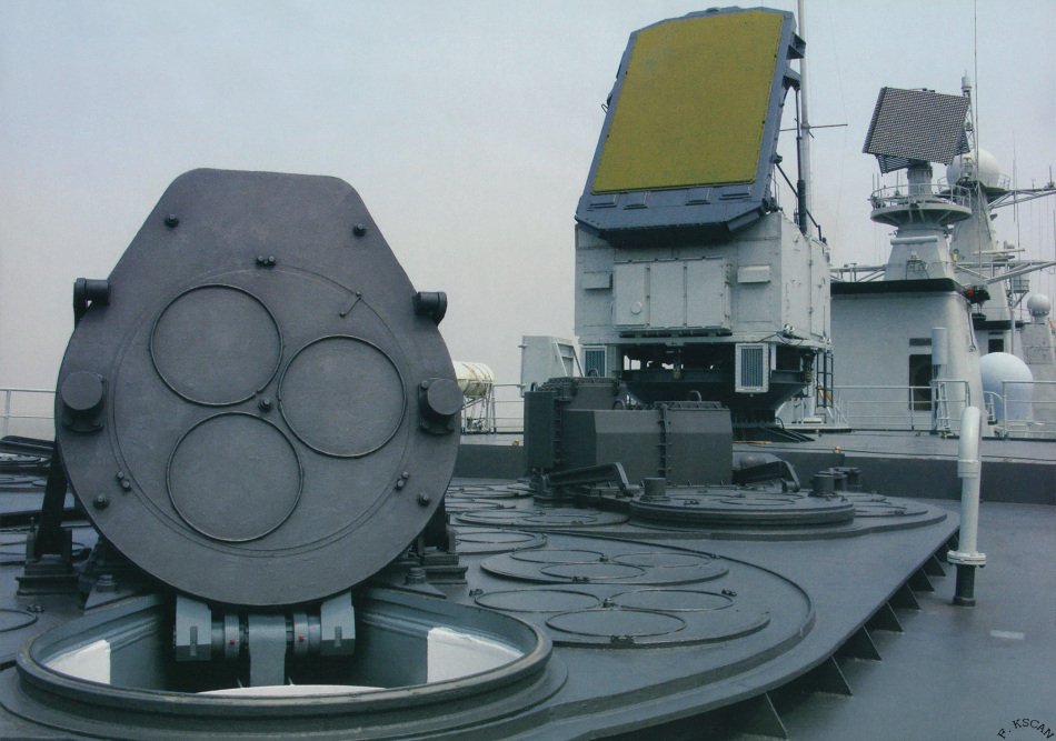 Các loại vũ khí hiện đại trên 1 chiếc khu trục hạm tên lửa mới nhất loại Type-052C của hạm đội Nam Hải