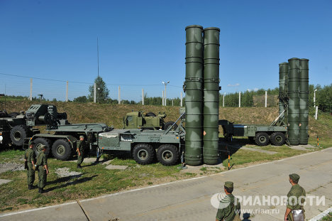 S-400 là hệ thống phòng thủ tên lửa được thiết kế nhằm bảo vệ vững chắc các mục tiêu chính trị - hành chính - quân sự - kinh tế trọng yếu của Thủ đô Moscow – “trái tim nước Nga”  trước các cuộc không kích bằng tên lửa chiến lược có cánh, tên lửa chiến thuật và tên lửa đạn đạo tác chiến – chiến thuật.