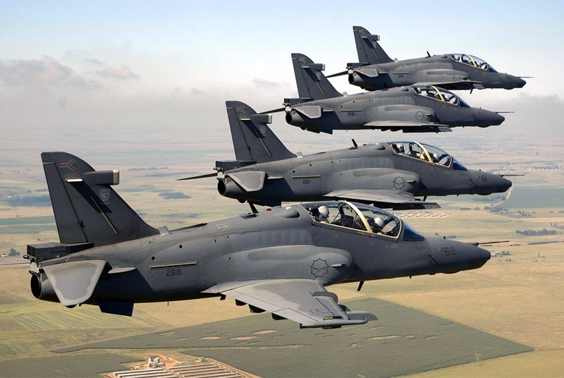 BAE Systems (BAE) Hawk (diều hâu/chim ưng) là một máy bay phản lực huấn luyện tiên tiến bay lần đầu tiên vào năm 1974 với tên gọi Hawker Siddeley Hawk. Nó được sử dụng bởi Không quân Hoàng gia Anh, và một số lực lượng không quân của các quốc gia khác, ngoài dùng để huấn luyện nó còn được sử dụng như một máy bay chiến đấu có chi phí thấp. Cho đến hiện nay (1 tháng 12 năm 2007) có trên 900 chiếc Hawk đã được bán trên toàn thế giới.