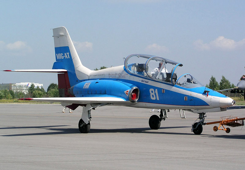 Mikoyan MiG-AT là một loại máy bay huấn luyện của Nga bay lần đầu tiên vào năm 1996, nó được tuyển chọn để thay thế cho Aero L-29 và L-39 đã cũ của Không quân Nga. 