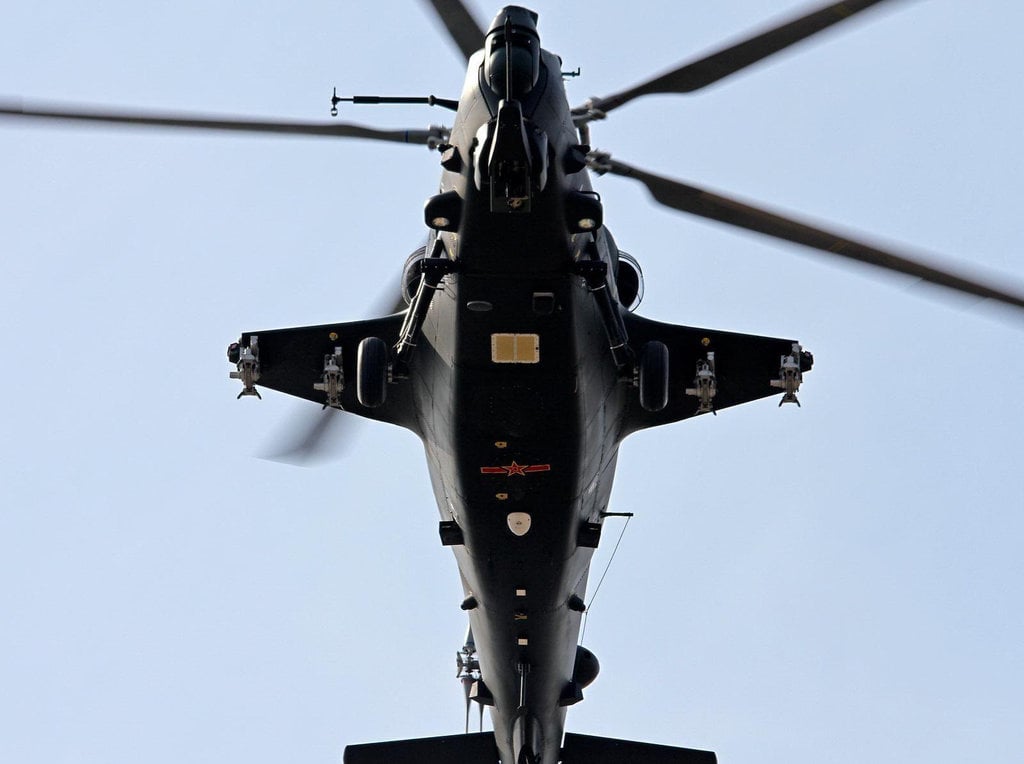 Theo Military Today, Trung Quốc phát triển WZ-10 từ giữa thập niên 1990. Mẫu chế thử bay lần đầu năm 2003.