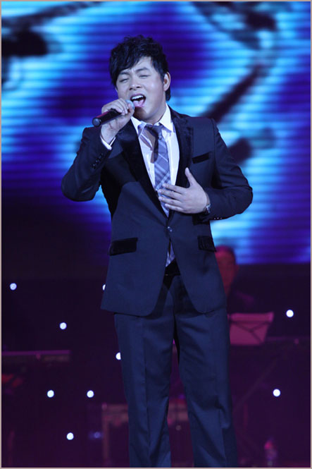Kể từ khi về nước làm liveshow cách đây hơn một năm, Quang Lê thường xuyên gắn bó với các sân khấu ca nhạc Việt Nam khiến nhiều người còn tưởng anh đã quyết định quay về quê hương sinh sống, lập nghiệp.