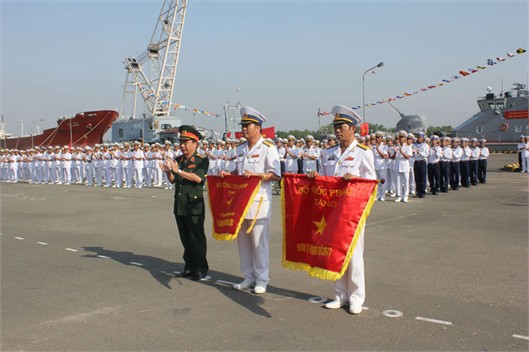 Lữ đoàn 171, Vùng 2 Hải quân nhận cờ thi đua tặng thưởng của Bộ Quốc phòng