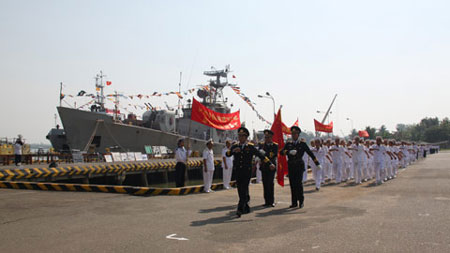 Trước đó, diễn ra lễ tiếp nhận tàu chiến HQ-272 