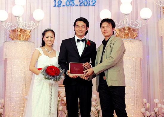 Vị đại gia này tên là Hồ Anh Tuấn, là bạn thân của cặp vợ chồng Quách Ngọc Ngoan và Lê Phương