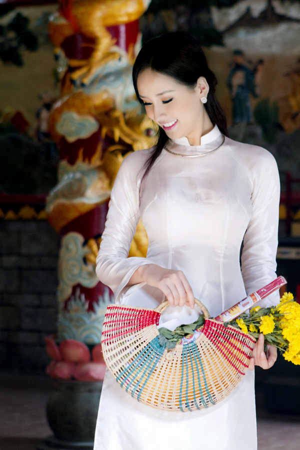 Đây là bộ ảnh người đẹp đi lễ chùa, thăm cửa Phật