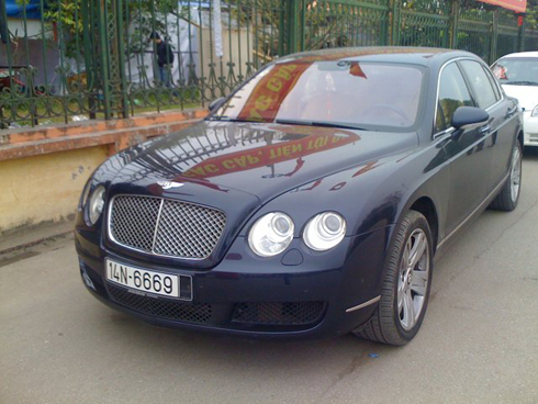 Flying Spur là dòng siêu sang phổ biến nhất ở Việt Nam. Biển 669 được các đại gia Quảng Ninh lựa chọn cho xứng tầm với giá 300.000 USD.