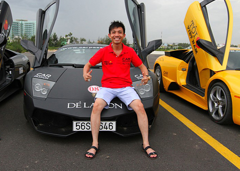 Siêu xe Bugati Veyron hiện đang được sở hữu bởi thiếu gia Phạm Trần Nhật Minh - Phó Tổng giám đốc Công ty TNHH nhựa Long Thành.  Ngoài siêu xe Bugatti Veyron mới tậu, thiếu gia Minh 
