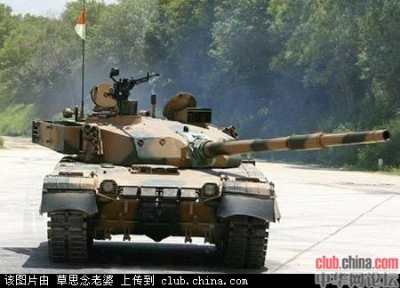 Theo các nguồn tin chính thức, Bộ Quốc phòng Peru trước đây đã lên kế hoạch mua 140 MBT VT-1A từ Trung Quốc.  Năm xe tăng loại này đã được chuyển cho phía Peru từ năm 2009 để phục vụ quá trình kiểm tra đánh giá chất lượng.   Tuy nhiên, sau đó, phía Peru đã hủy kế hoạch mua MBT Trung Quốc. Các nguồn tin bên lề khẳng định, hợp đồng nói trên đổ vỡ vì giá thành của MBT VT-1A quá cao tới 5 triệu USD/xe.