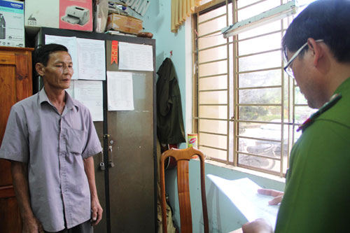 Mai Quốc Tuấn tại cơ quan công an.
