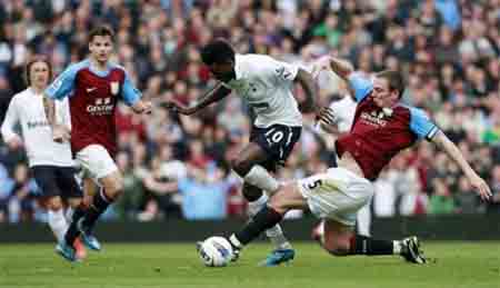 Tottenham ngậm ngùi chia điểm với Aston Villa