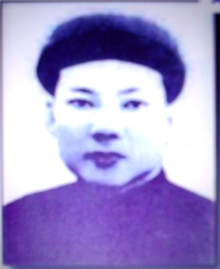 Ngô Đình Cẩn (1910-1964) là con trai thứ 5 của ông Ngô Đình Khả và bà Phạm Thị Thân.