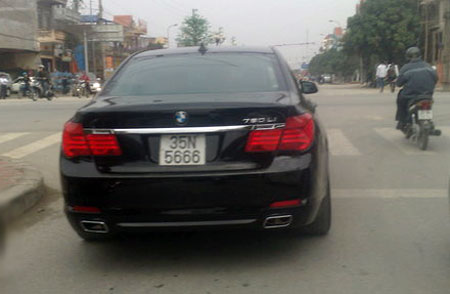 Qua rà soát hồ sơ, CSGT xác định, BKS 35N-5666 chỉ được cấp cho xe BMW X5 thuộc Cty TNHH Xuân Thành của một đại gia tên tuổi ở Ninh Bình. 