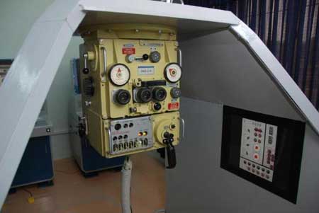 Thiết bị điều khiển bán tự động pháo hạm Ak-176.