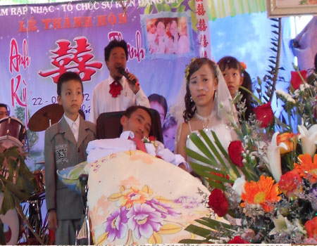 Vợ chồng Kỳ- Nga hạnh phúc trong lễ thành hôn