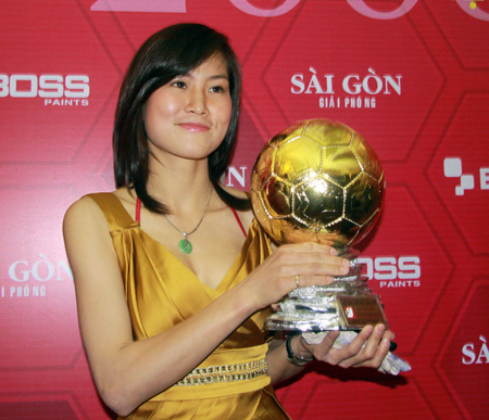Ngọc Châm đoạt quả bóng vàng Việt Nam 2012