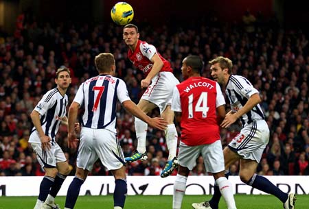 Tài trí Wenger cùng bản năng săn bàn của Van Persie sẽ giúp Arsenal giữ lấy vị trí thứ 3 