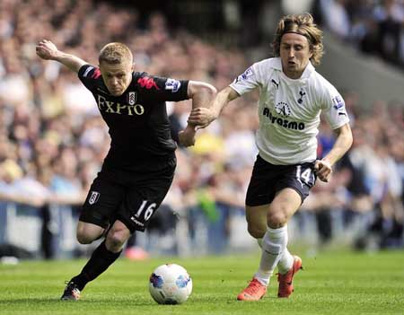 Luka Modric, Adebayor và Gareth Bale cũng đang rục rịch ra đi, trong trường hợp Chelsea đăng quang ở Champions League