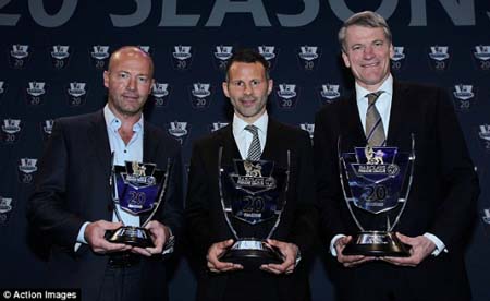 Alan Shearer, Ryan Giggs và Giám đốc điều hành của Man United - David Gill trong đêm gala trao giải 20 năm Premier League