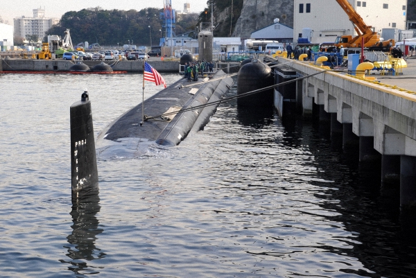 USS North Carolina dài 115 m và có lượng choán nước 7.800 tấn. 