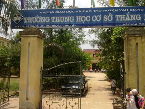 Ngôi trường nơi Thùy, Ngoan và Giang theo học
