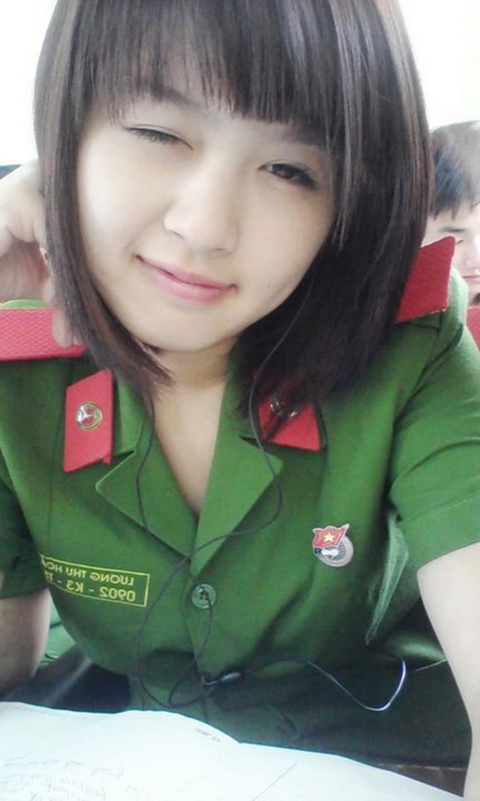 Một nữ chiến sĩ Cảnh sát Nhân dân Việt Nam
