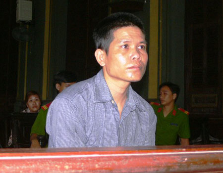 Bị cáo Nguyễn Thanh Hùng trong giờ tòa nghị án