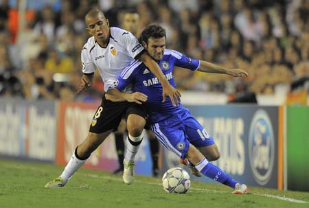 Chelsea vô địch đã đánh bật Valencia để chen chân vào nhóm hạt giống của Champions League 2012/13
