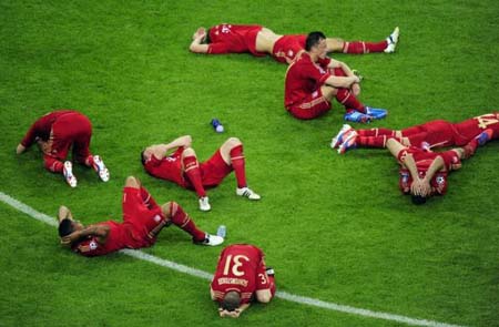 Nỗi thất vọng của các cầu thủ Bayern sau thất bại trước Chelsea