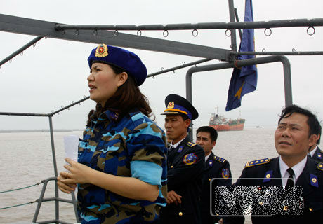 Hình ảnh 1 nữ chiến sĩ Cảnh sát biển Việt Nam