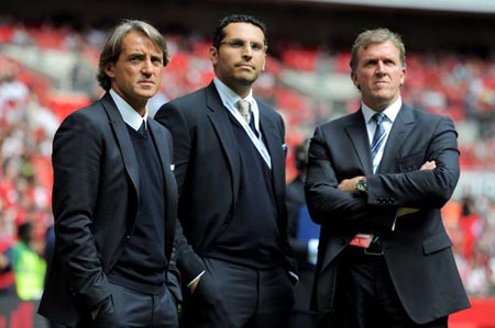 Mancini đang bị các ông chủ Man City ép “doanh số”