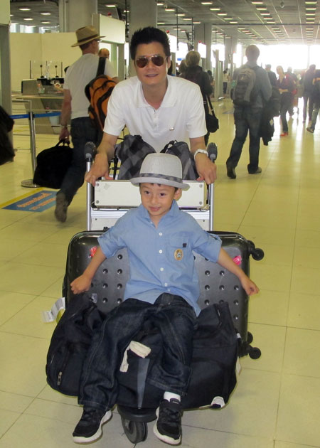 Tuy nhiên, trong chuyến du lịch mừng sinh nhật con trai là bé Bảo Nam ở Thái Lan thì lại chỉ có mình Quang Dũng. Jennifer Phạm không đi du lịch cùng.