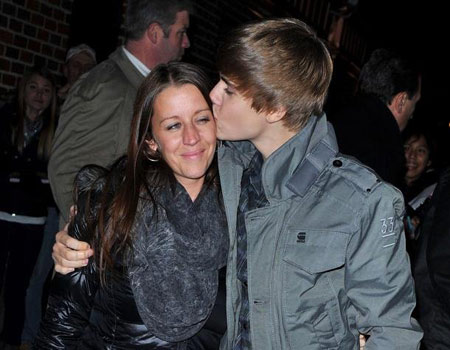 Cuộc đời đẫm lệ của mẹ hoàng tử nhạc Pop Justin Bieber