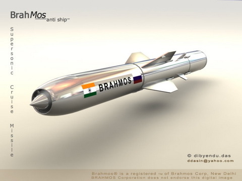 Tên lửa chống hạm siêu âm Brahmos, sản phẩm hợp tác của Nga và Ấn Độ, với tầm bắn 290 km và đầu đạn 300 kg, Brahmos được coi là một trong những loại tên lửa chống hạm hiện đại nhất hiện nay. (Nguồn Báo Đất Việt)
