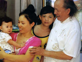 Gia đình hạnh phúc của thầy thuốc nam Nguyễn Hữu Trọng. Ảnh: Ngôi sao
