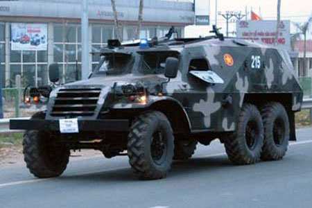  Xe thiết giáp BTR-152 chạy thử nghiệm sau khi cải tiến, nâng cấp.