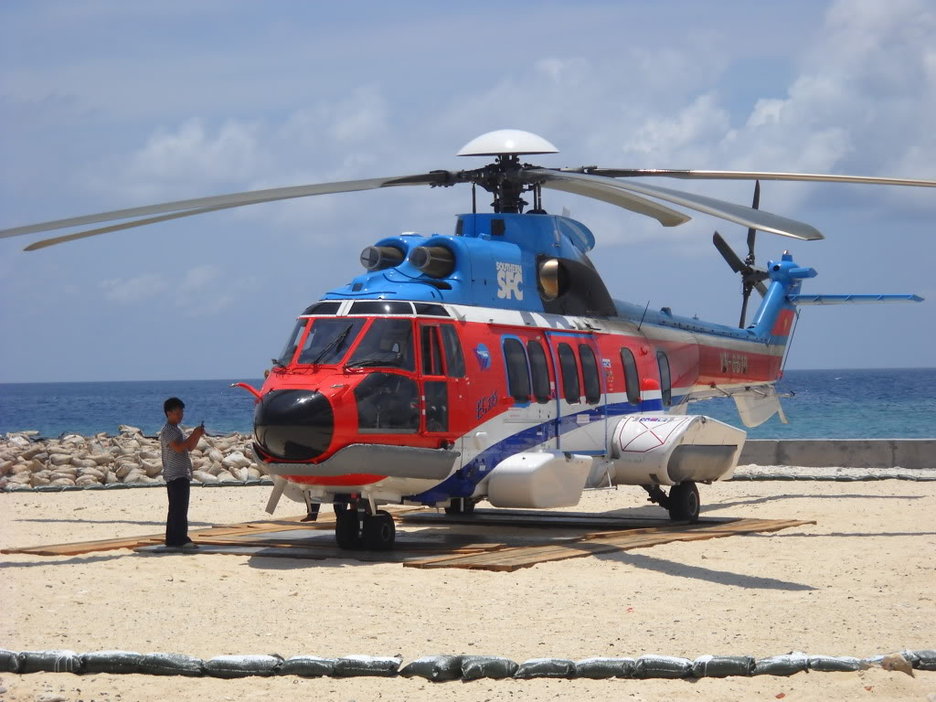 Những chiếc trực thăng EC 225 của Việt Nam trên đảo Trường Sa
