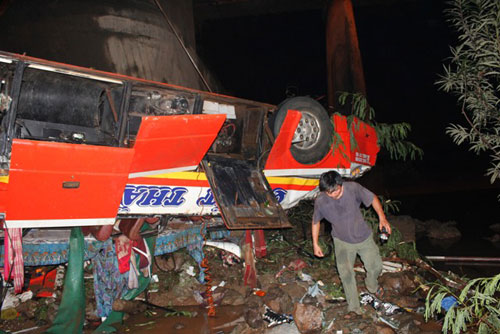 Vụ tai nạn làm 34 người thiệt mạng, 21 người bị thương .