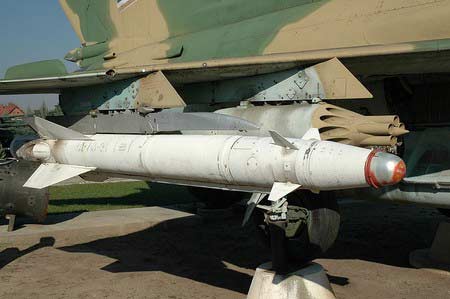  Tên lửa Kh-25 lắp trên máy bay Su-22.