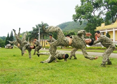 Đặc công Việt Nam luyện tập võ 