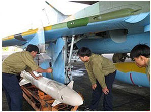 Không quân Nhân dân Việt Nam vừa nhận số lượng lớn các biến thể tên lửa tiên tiến Kh-25 (không nói rõ số lượng cụ thể) để trang bị cho các chiến đấu cơ thực hiện các nhiệm vụ tấn công mặt đất, mặt biển và chống radar.