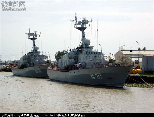 Tàu chiến lớp 1241 của Việt Nam đang Trung Quốc gọi là những chú Ong độc trên biển Đông. Tàu hộ tống tên lửa hạng nhẹ mẫu thiết kế 1241, tên gọi (Molniya) theo phân loại của NATO tầu có tên là tầu hộ tống lớp Tarantul (Tarantul class corvettes) – thiết kế các lớp tầu hộ tống mang tên lửa – khinh hạm tên lửa, các tầu hộ tống hạng nhẹ này được đóng trong các xưởng đóng tầu của Liên bang Xô viết vào những năm 1979 – 1996 và được biên chế vào lực lượng hải quân Xô viết
