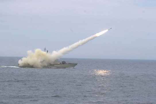 Chiến hạm lớp 1241.8 của Việt Nam bắn thử tên lửa Uran X35