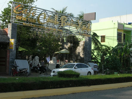Quán cafe Cánh Buồm Xanh của ông Trần Văn Tân