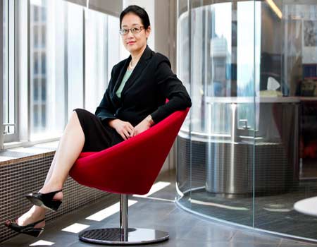 Chân dung nữ Giám đốc Tài chính (CFO) của tập đoàn mang tên Lý Hân Triết – nhưng thường được biết đến dưới cái tên tiếng Anh là Jennifer Li.