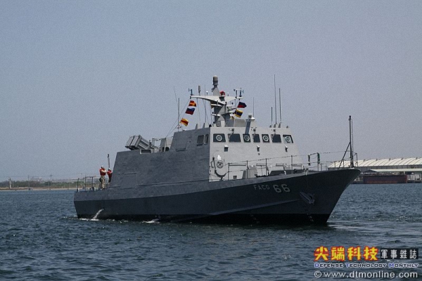 Đa phần các hệ thống vũ khí cho các tàu này do các công ty Đài Loan sản xuất, trong đó có tên lửa Hùng Phong-2, pháo phòng không 20 mm T75 ở đuôi tàu, súng máy 7,62 mm T74 và các bệ phóng mồi bẫy AV-2.