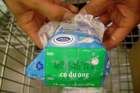 Giám đốc Đối ngoại nhà sản xuất sữa Cô gái Hà Lan (Dutch Lady) tiếp tục khẳng định không ai uống phải sữa hỏng, nếu không may uống phải cũng không sao.