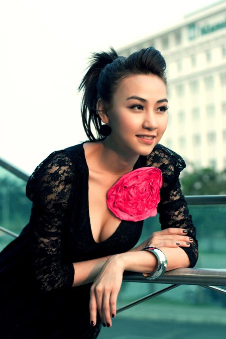 Diễn viên, ca sĩ Ngân Khánh