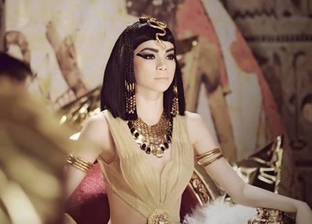 Phải suy nghĩ và đắn đo rất nhiều Hà và ekip mới quyết định chọn hình ảnh Nữ Hoàng Ai Cập để Hà hóa thân. 