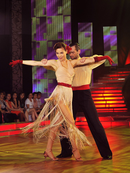 Hồ Ngọc Hà làm khách mời trong Bước nhảy hoàn vũ 2011.